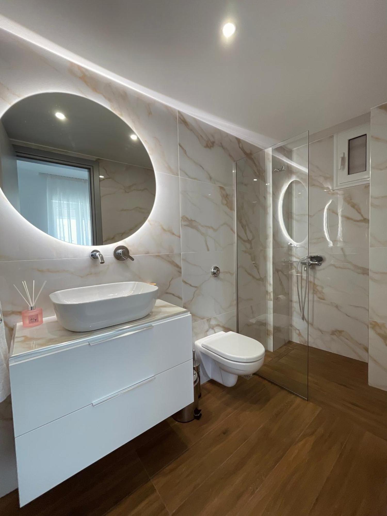 Kyma Luxury Suite Kiáton Zewnętrze zdjęcie