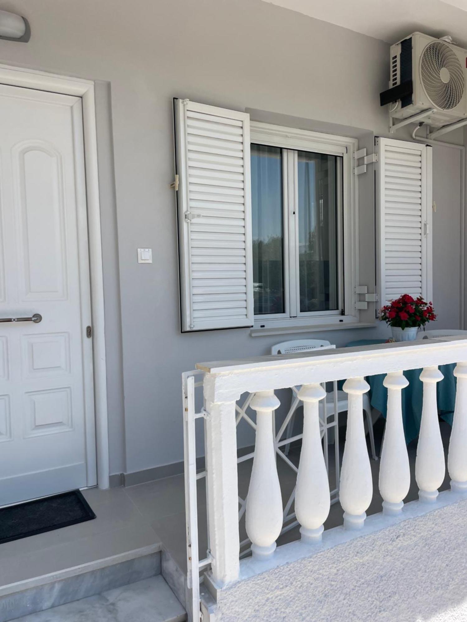 Kyma Luxury Suite Kiáton Zewnętrze zdjęcie