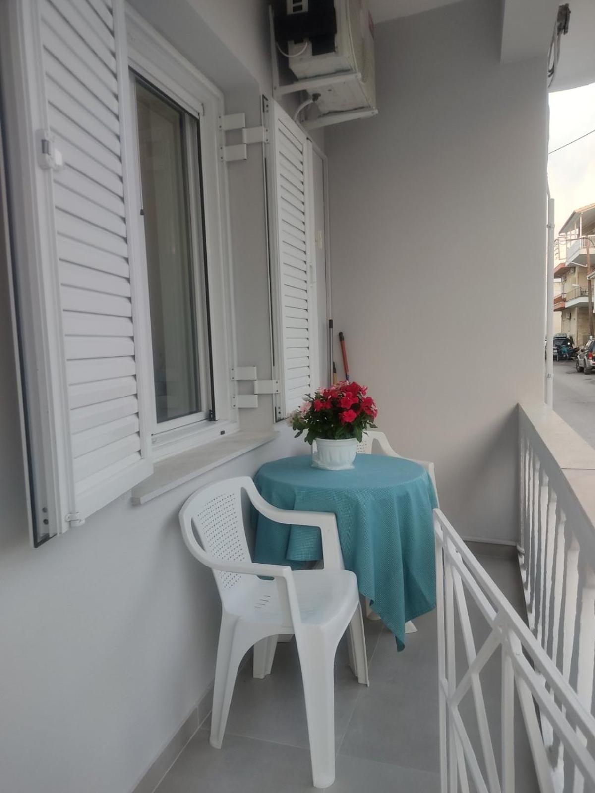 Kyma Luxury Suite Kiáton Zewnętrze zdjęcie