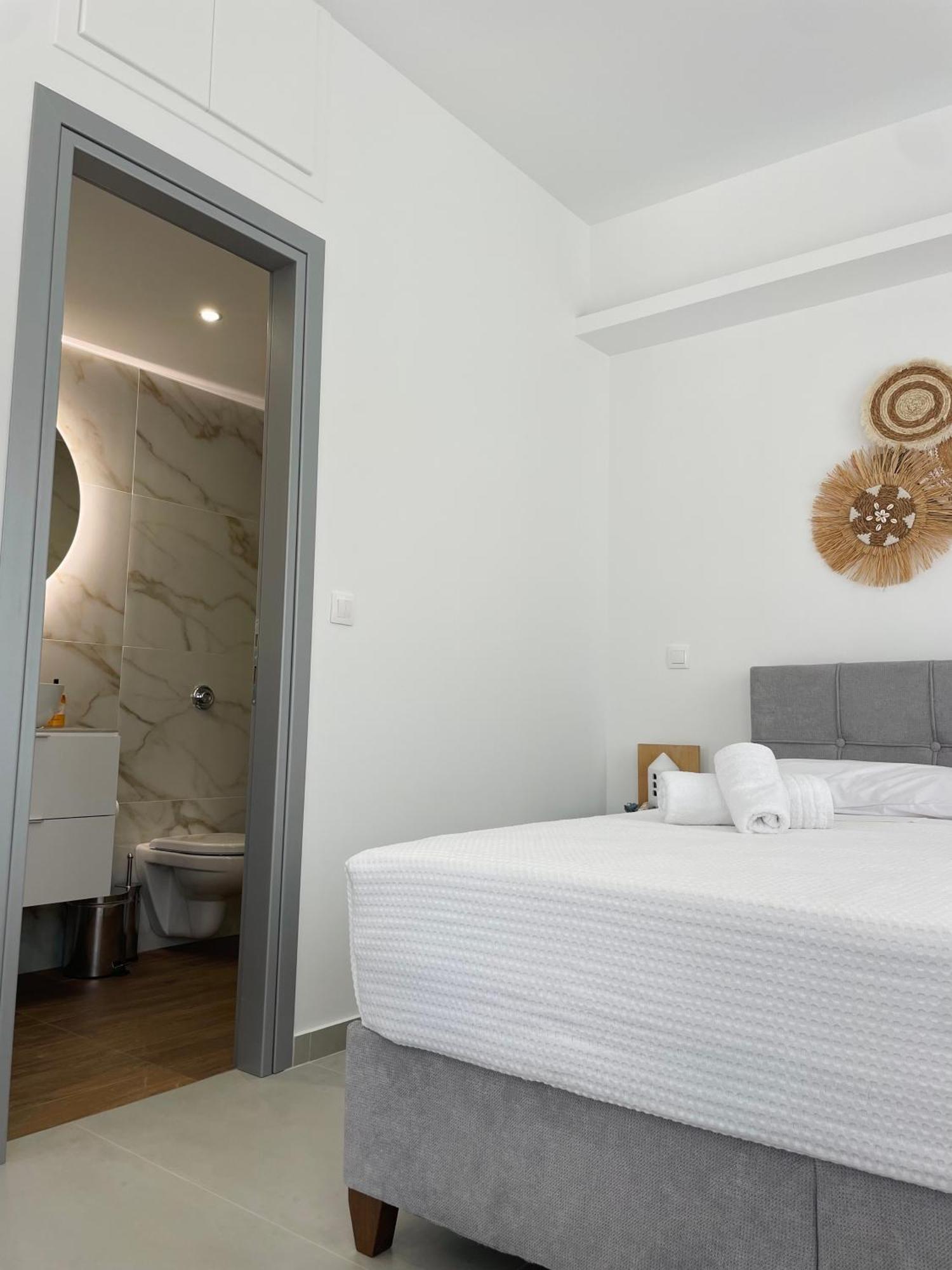 Kyma Luxury Suite Kiáton Zewnętrze zdjęcie