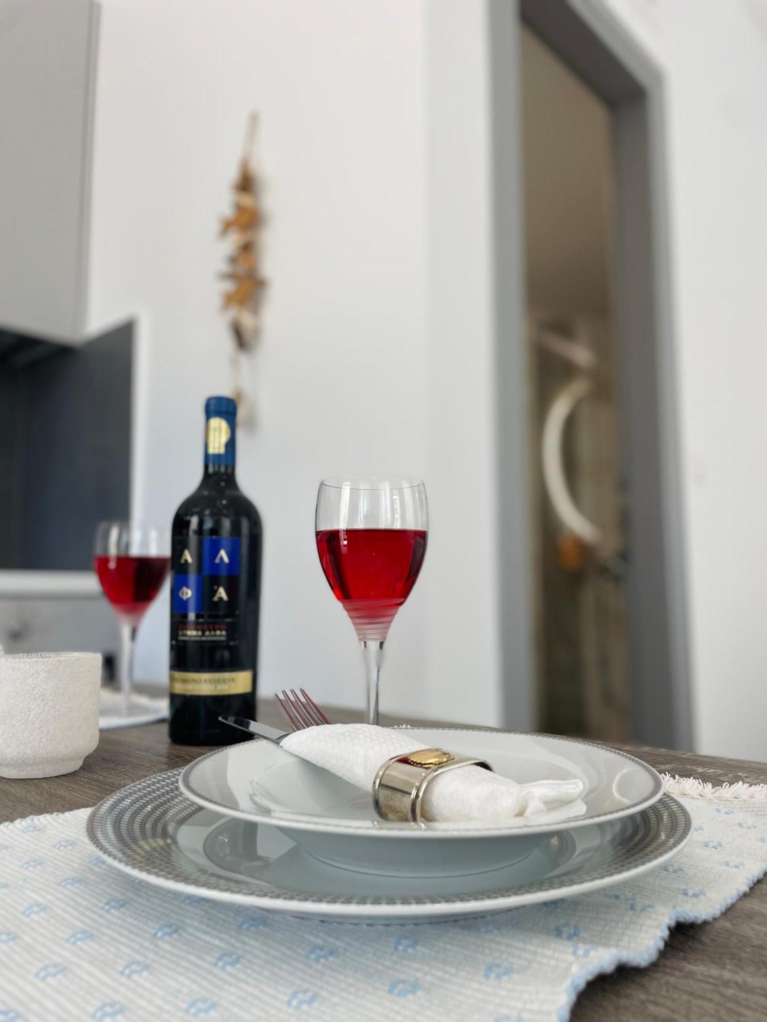 Kyma Luxury Suite Kiáton Zewnętrze zdjęcie