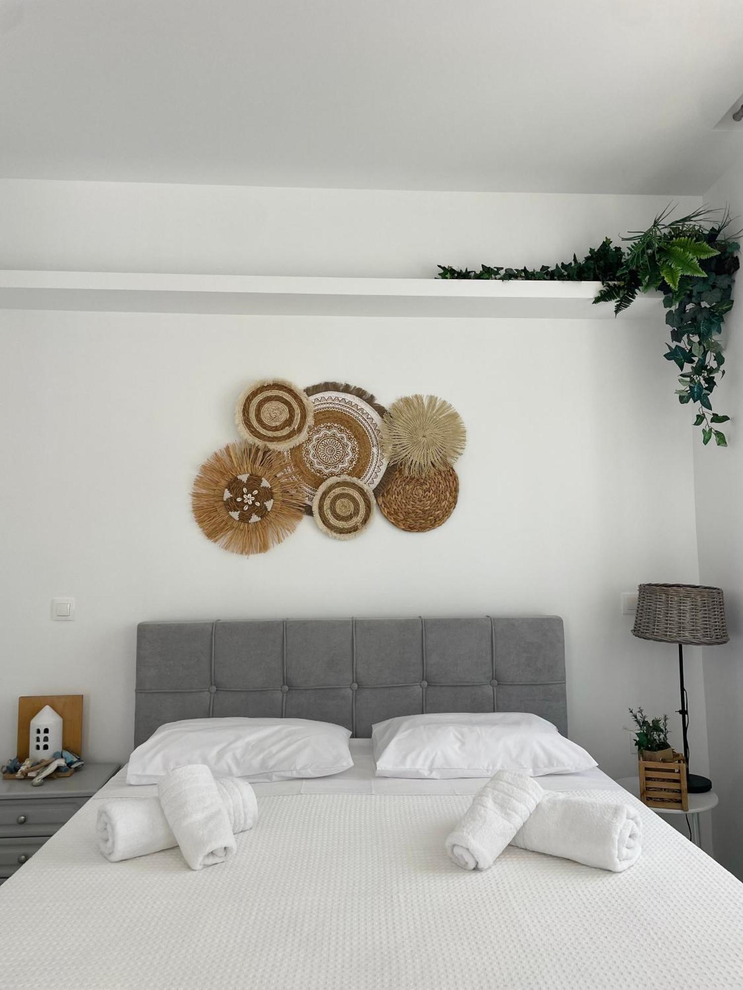 Kyma Luxury Suite Kiáton Zewnętrze zdjęcie