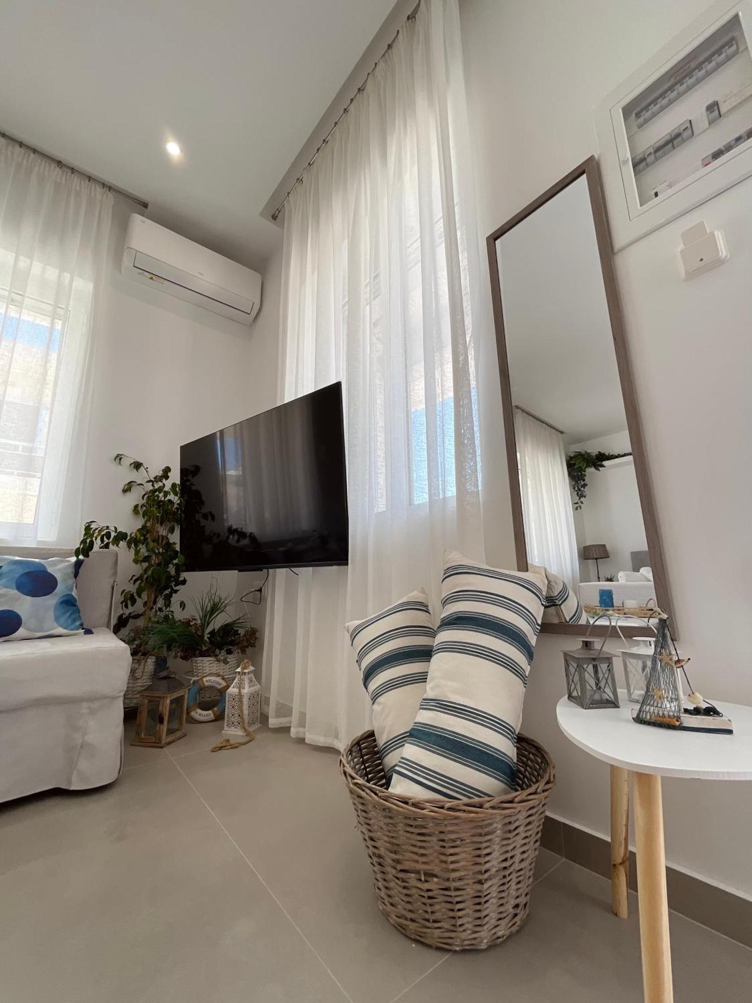 Kyma Luxury Suite Kiáton Zewnętrze zdjęcie